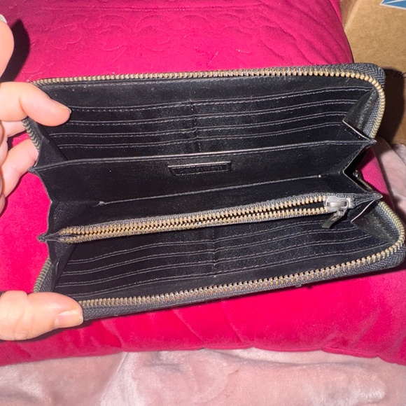 USED CALVIN KLEIN LONG WALLET - Picture 3 of 8